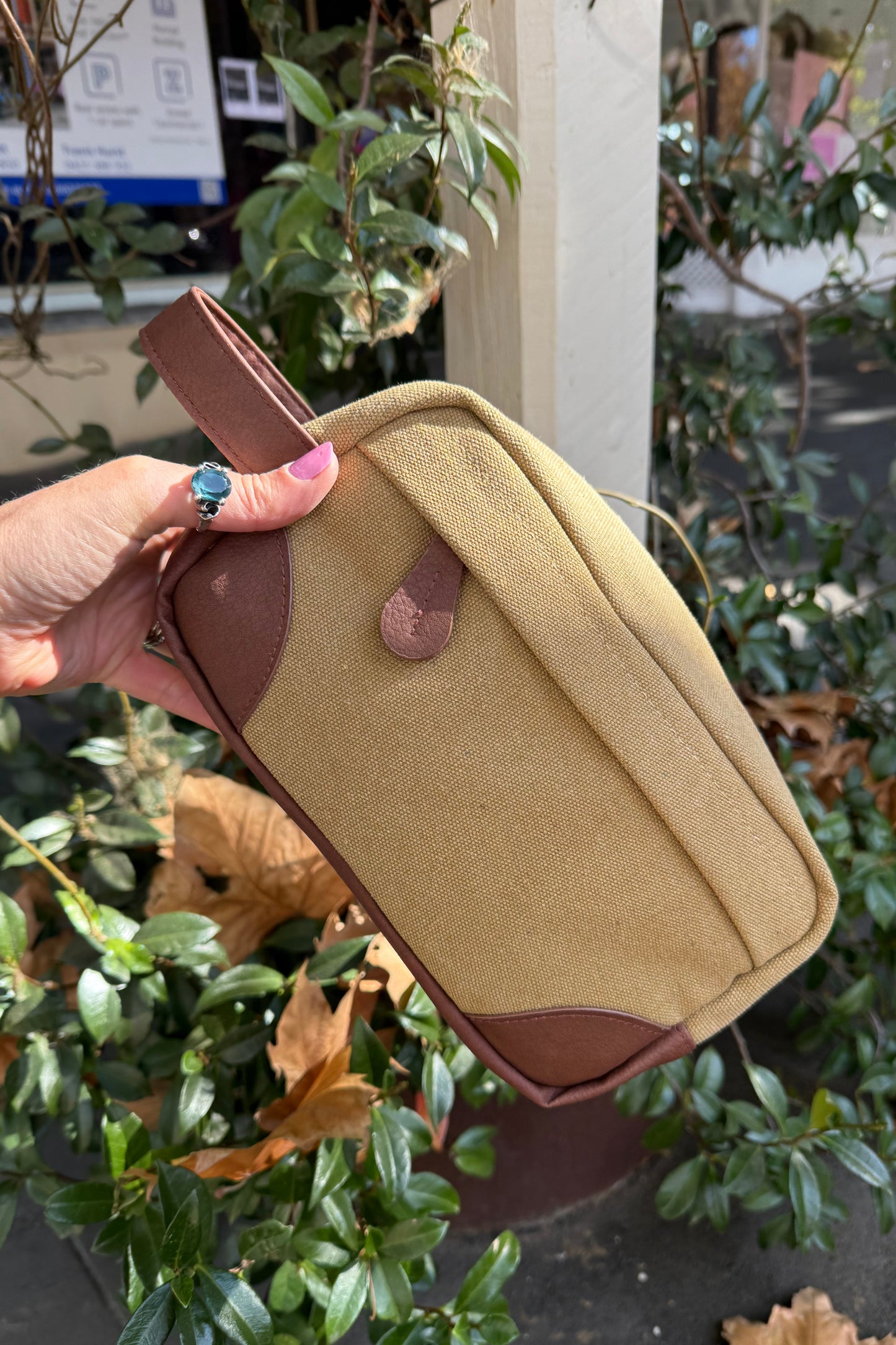 Norman Toiletry Bag (Khaki/Tan)