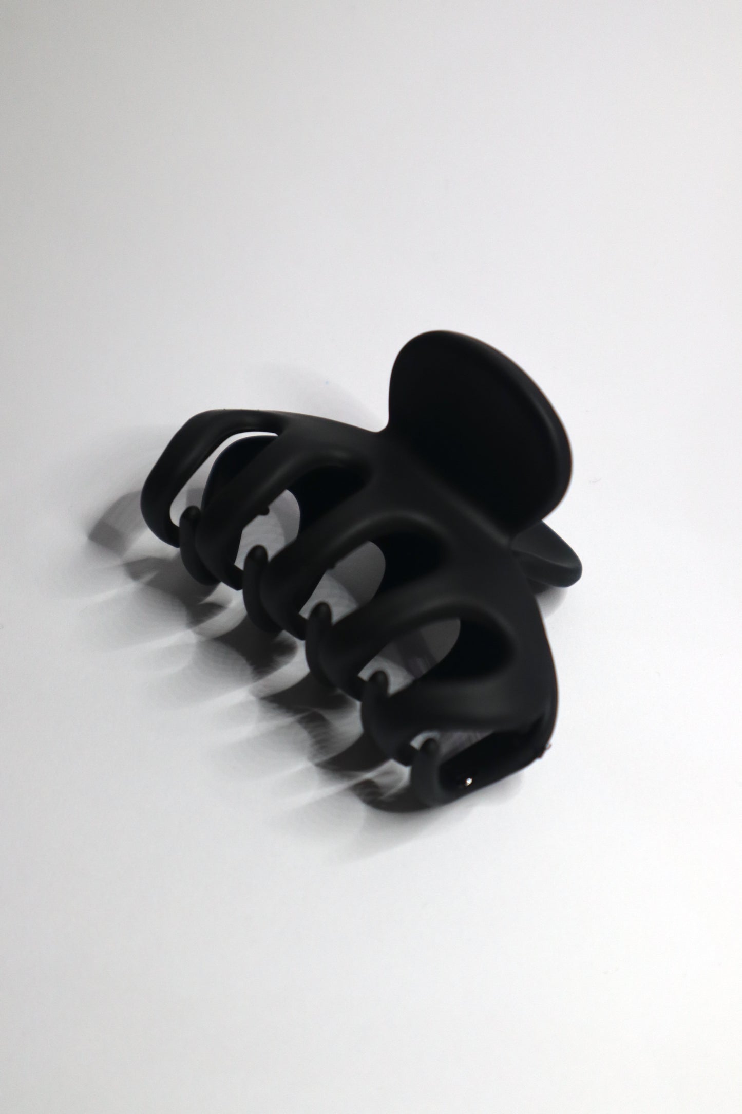Medium Basic Hair Claw (Black)