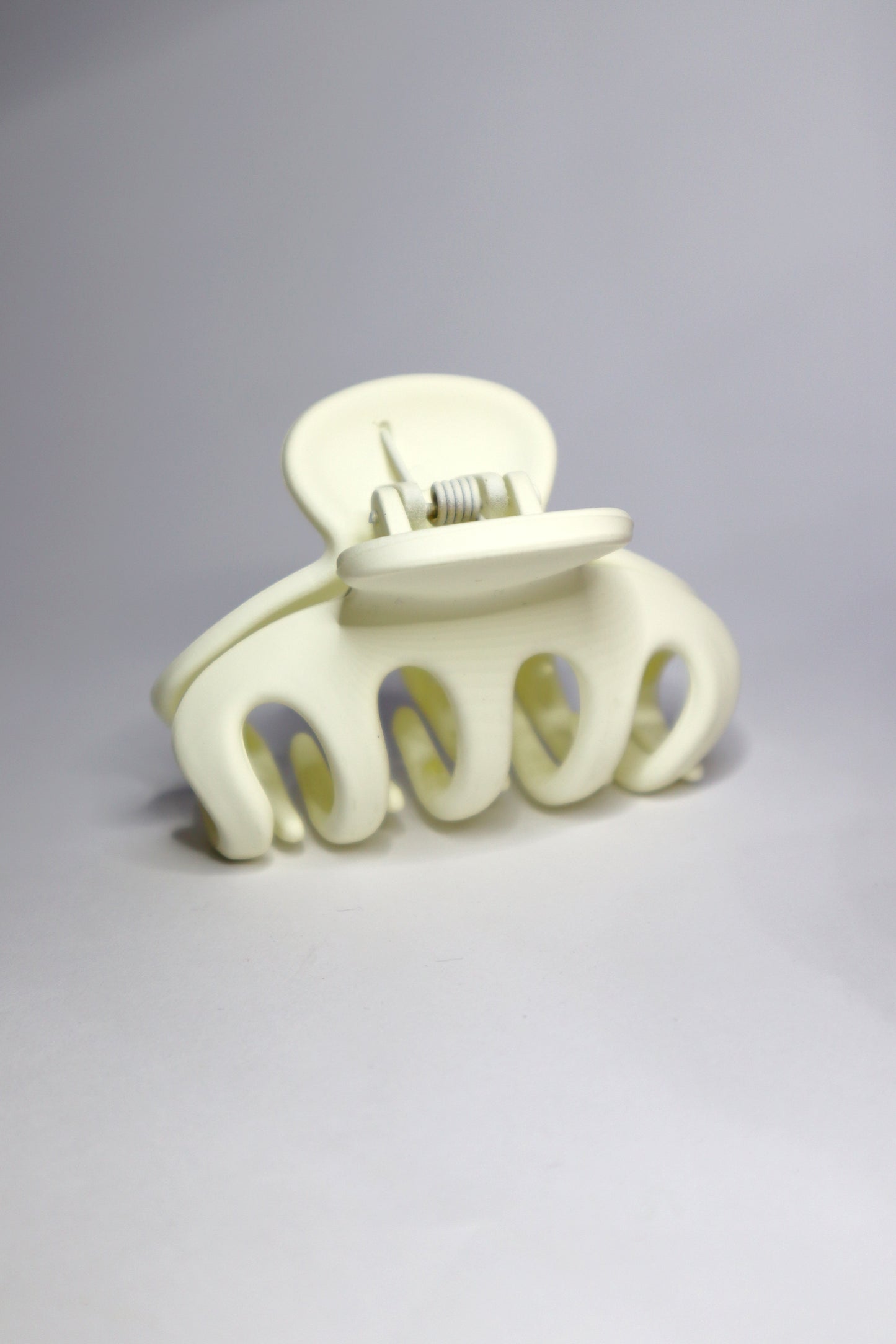 Medium Basic Hair Claw (Vanilla)
