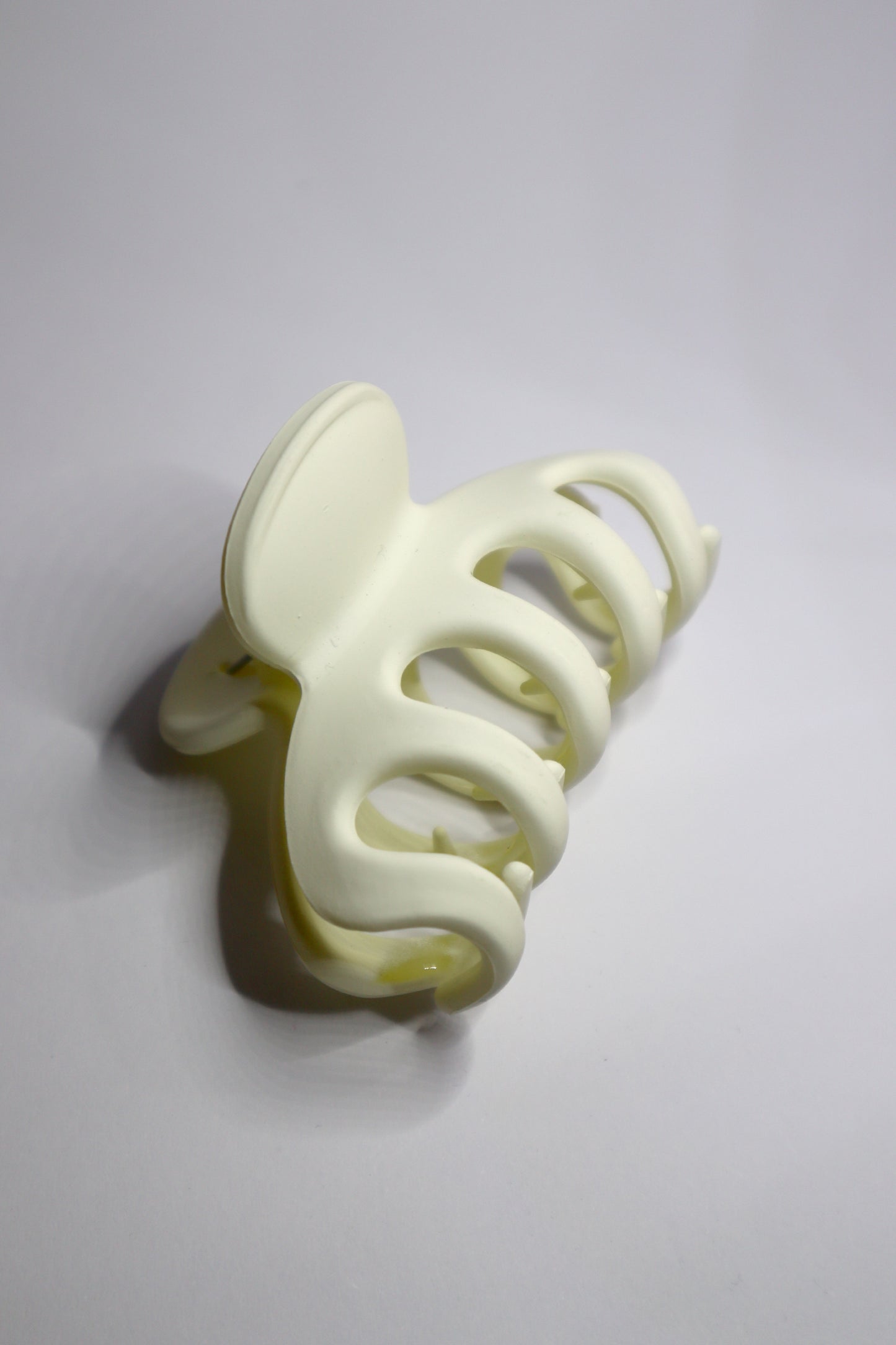 Medium Basic Hair Claw (Vanilla)