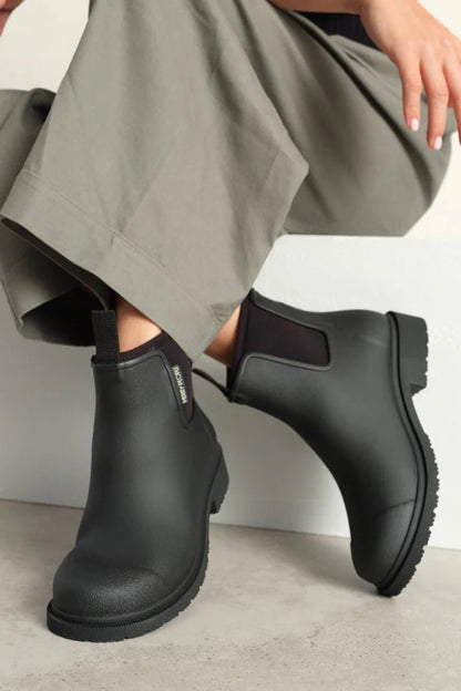 Bobbi Gumboot (Black/Black)