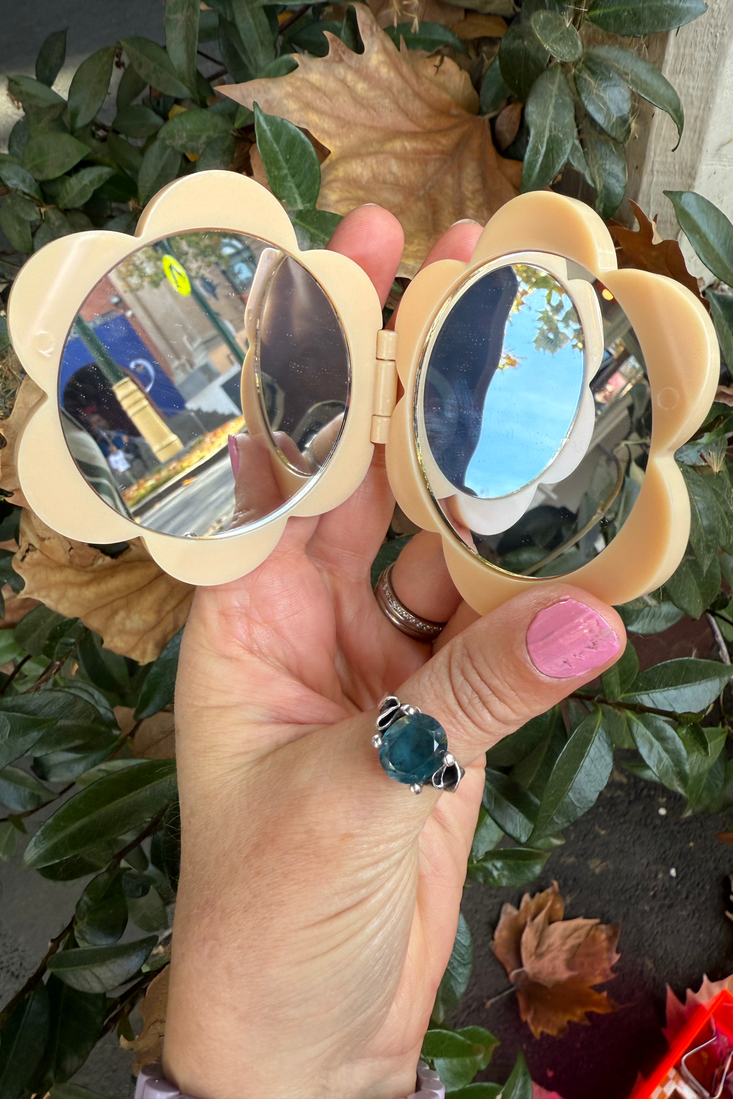 Flower Compact Mirror (Pale Yellow)
