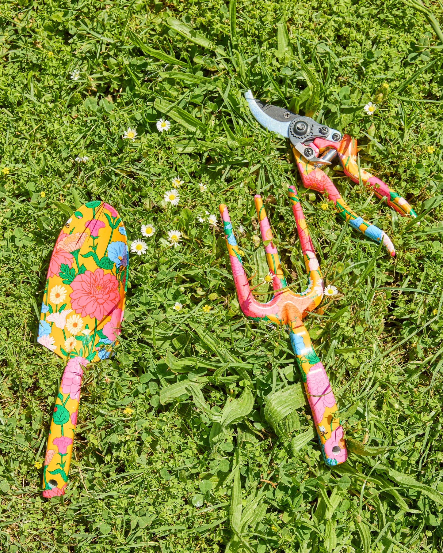Follow The Sun Yellow Garden Tools and Gloves Set