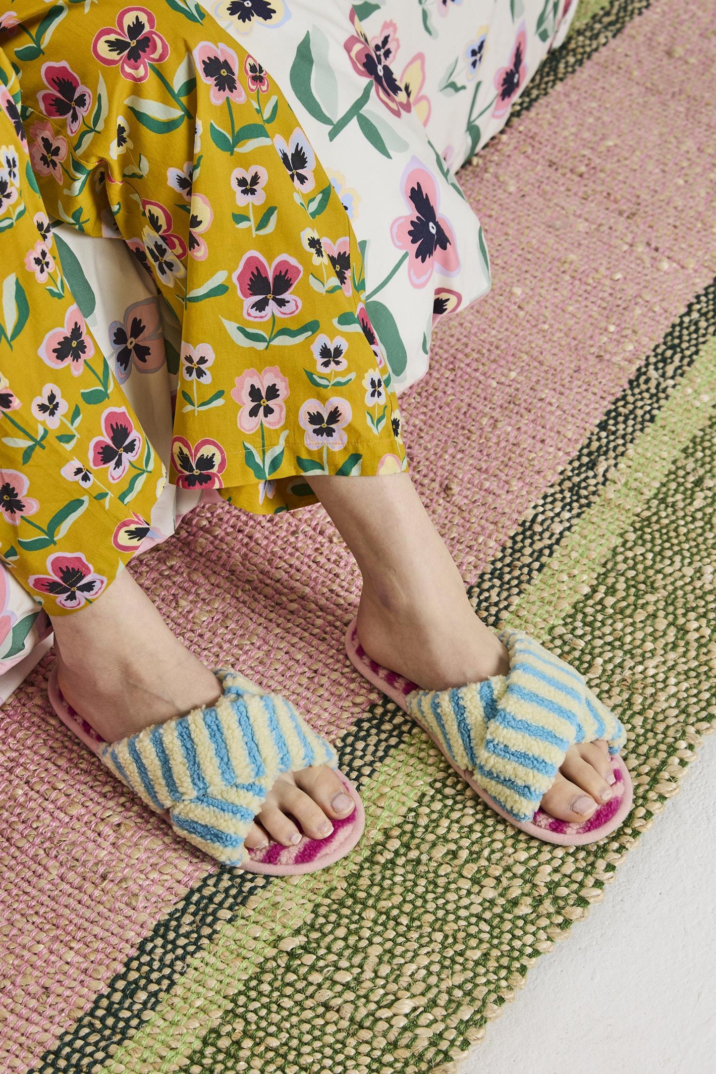 Sherpa Slippers (Sunny Granita)