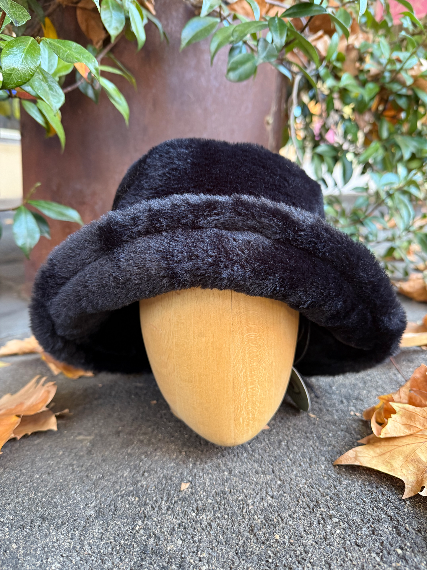 Furry Bucket Hat (Black)