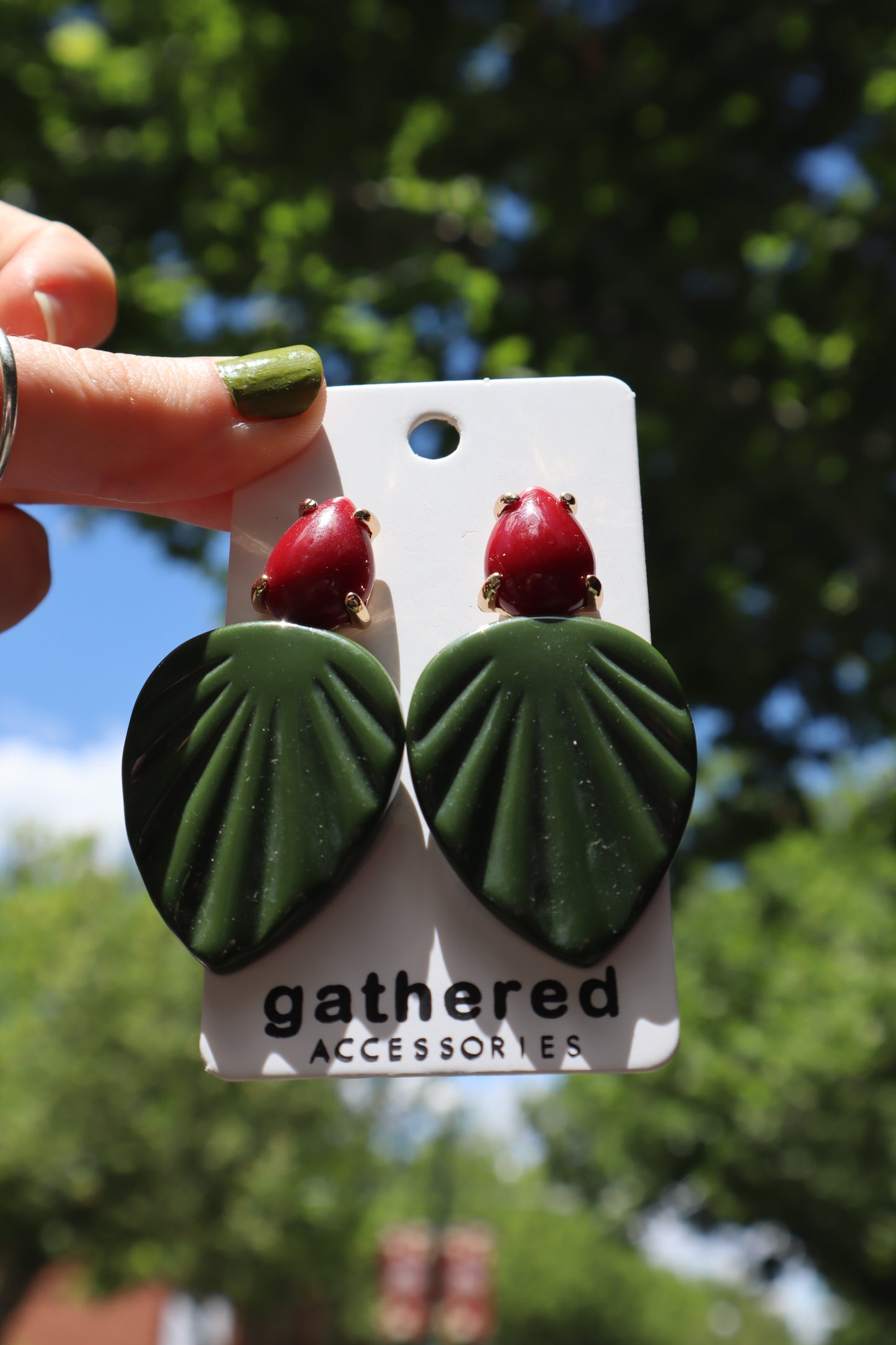 Leaf Dangle Earrings (Grn/Burg)