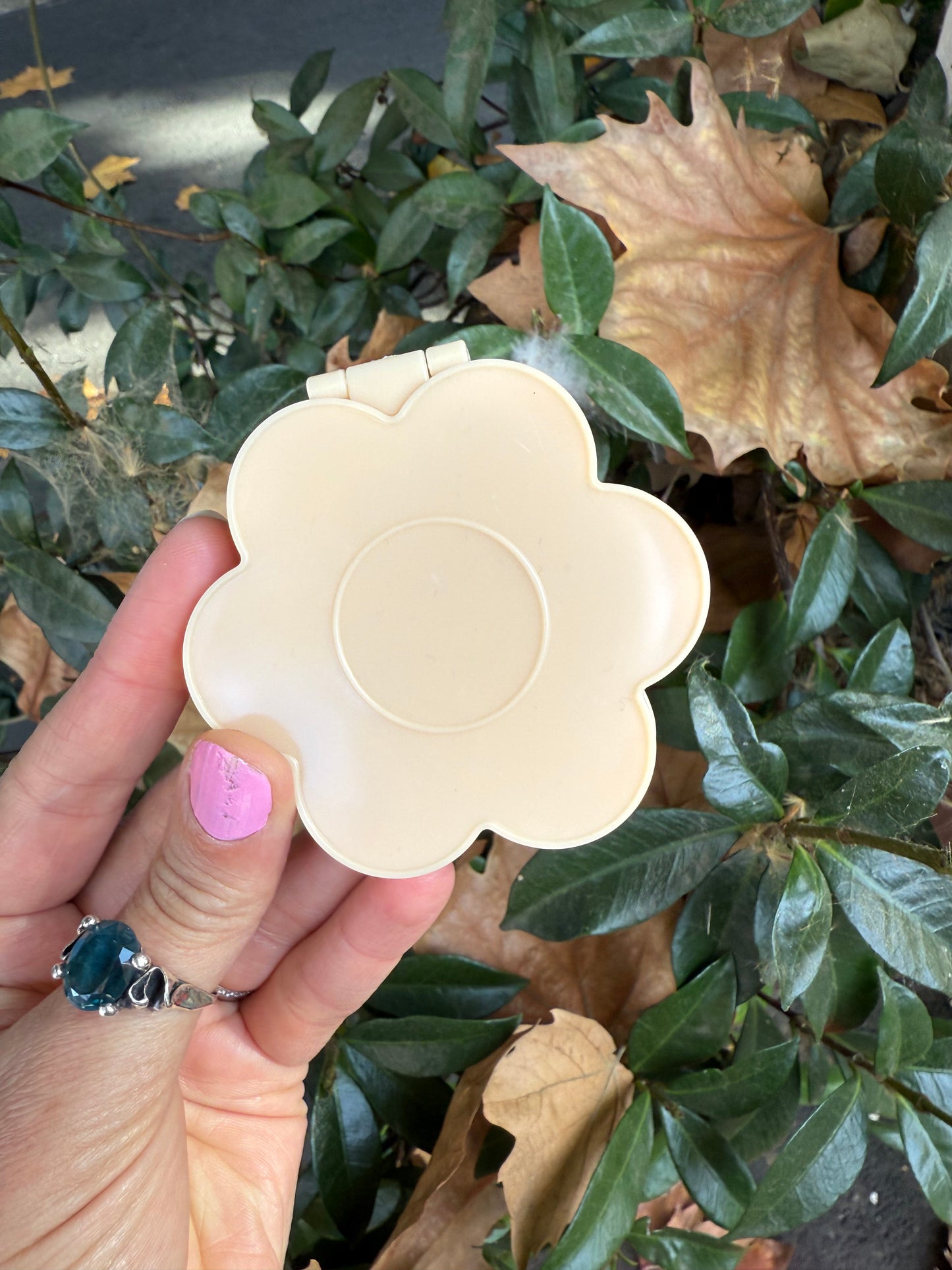 Flower Compact Mirror (Pale Yellow)